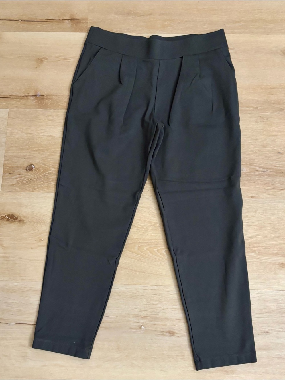 Modern Ambition Classic Gray Tapered Pull On Dress Pants